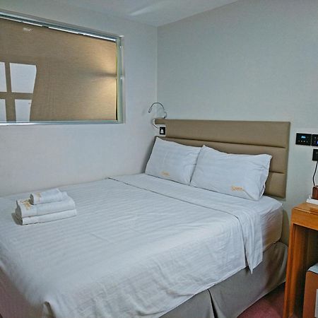 Sempre Premier Inn-MACTAN AIRPORT HOTEL Lapu-Lapu City Exterior foto