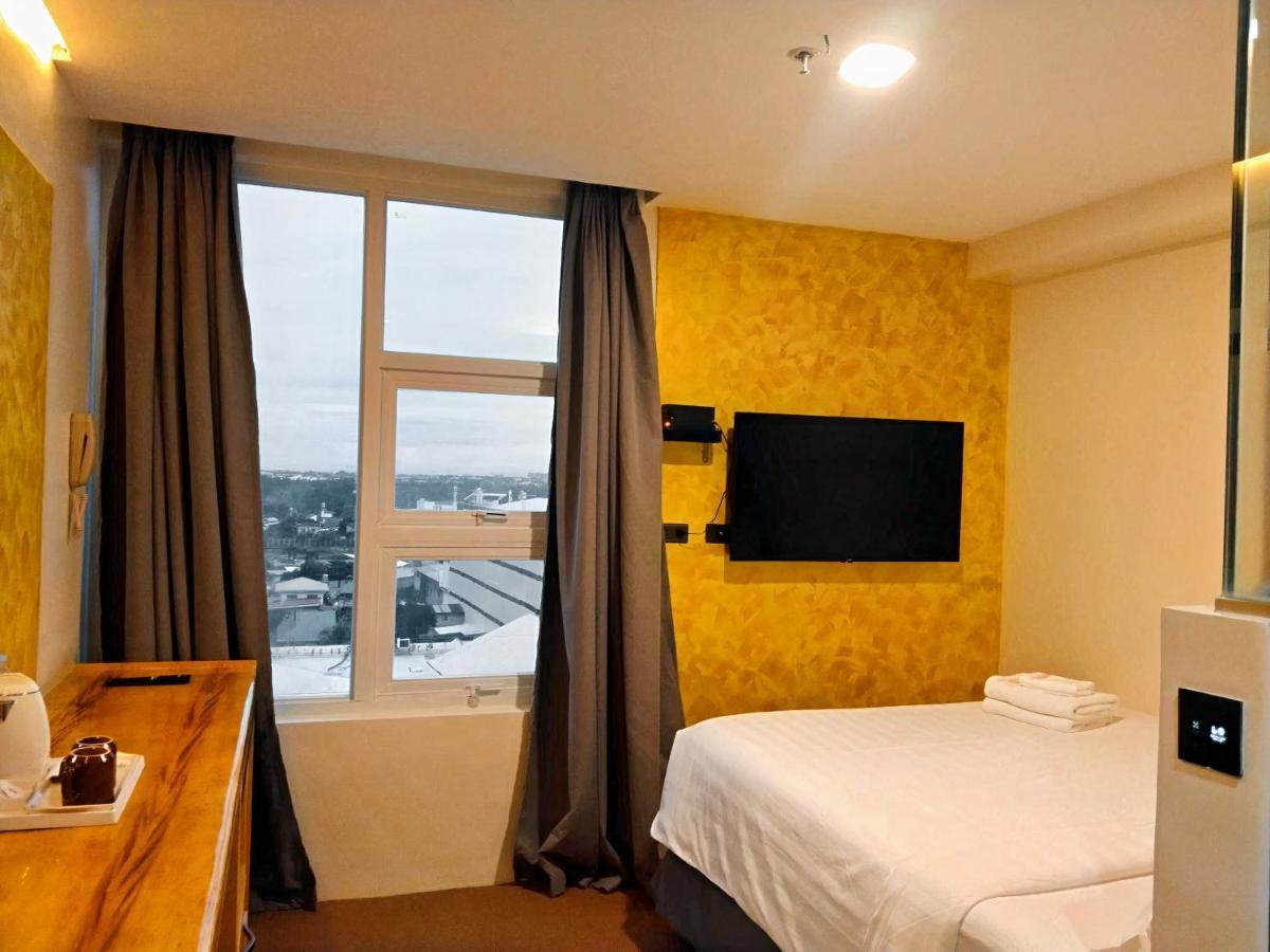 Sempre Premier Inn-MACTAN AIRPORT HOTEL Lapu-Lapu City Exterior foto