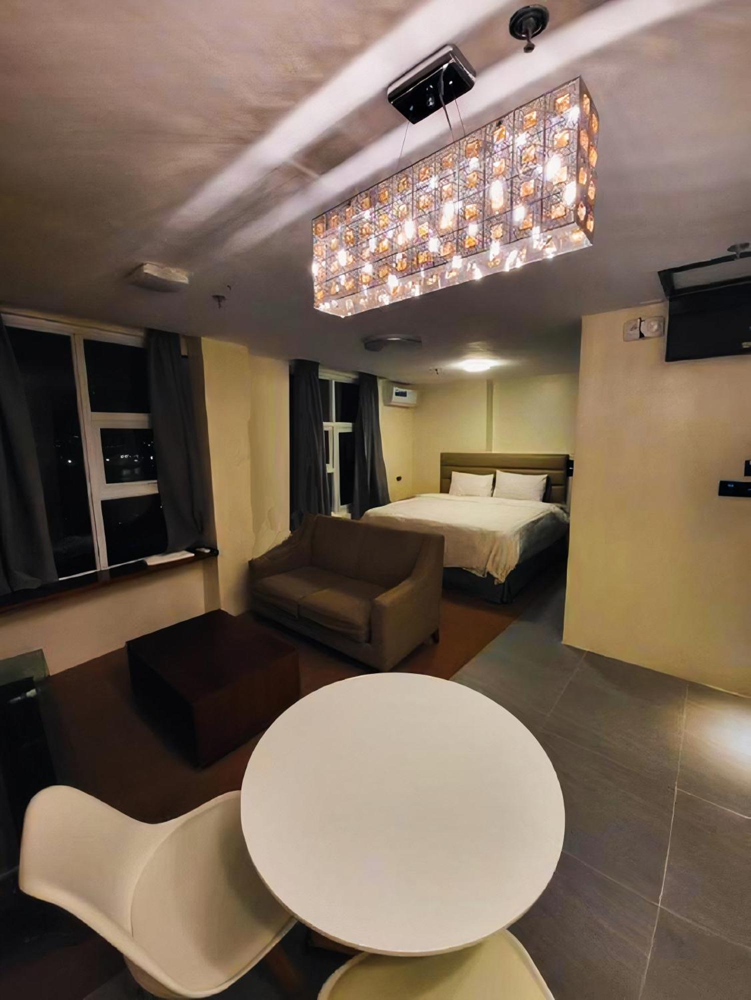 Sempre Premier Inn-MACTAN AIRPORT HOTEL Lapu-Lapu City Exterior foto